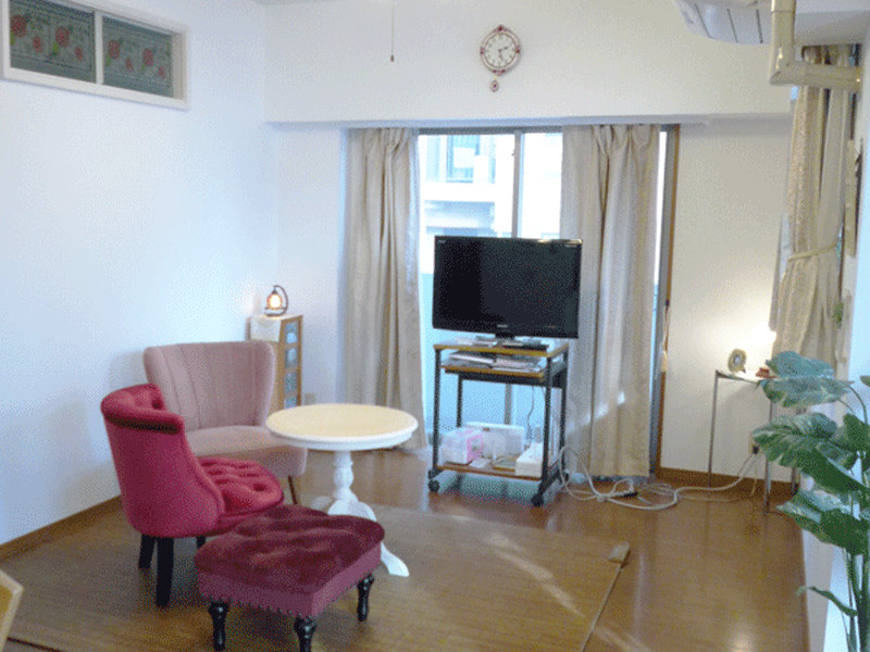 クロスでクラシカルアンティークなお部屋にアップグレード　港区I様邸